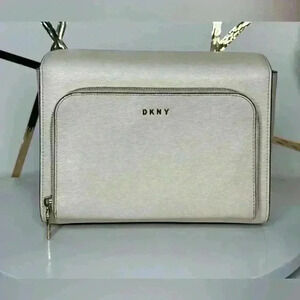DKNY Bryant Pocket Crossbody Purse (Y12)